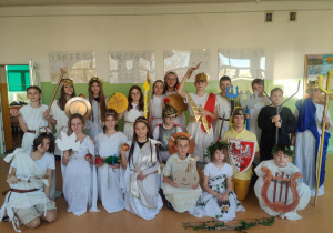 Dzieci przebrane za bogów greckich