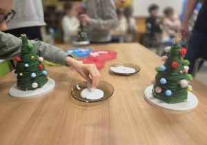 choinki wykonane przez dzieci