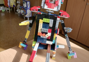 Robot wykonany przez Stasia z klocków lego