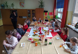 Klasa 1 a przy wigilijnym stole.