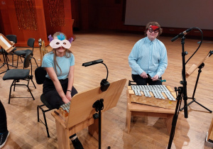 Prezentacja instrumentów przez studentów.