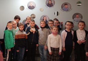 Grupowe zdjęcie klasy 2 a.